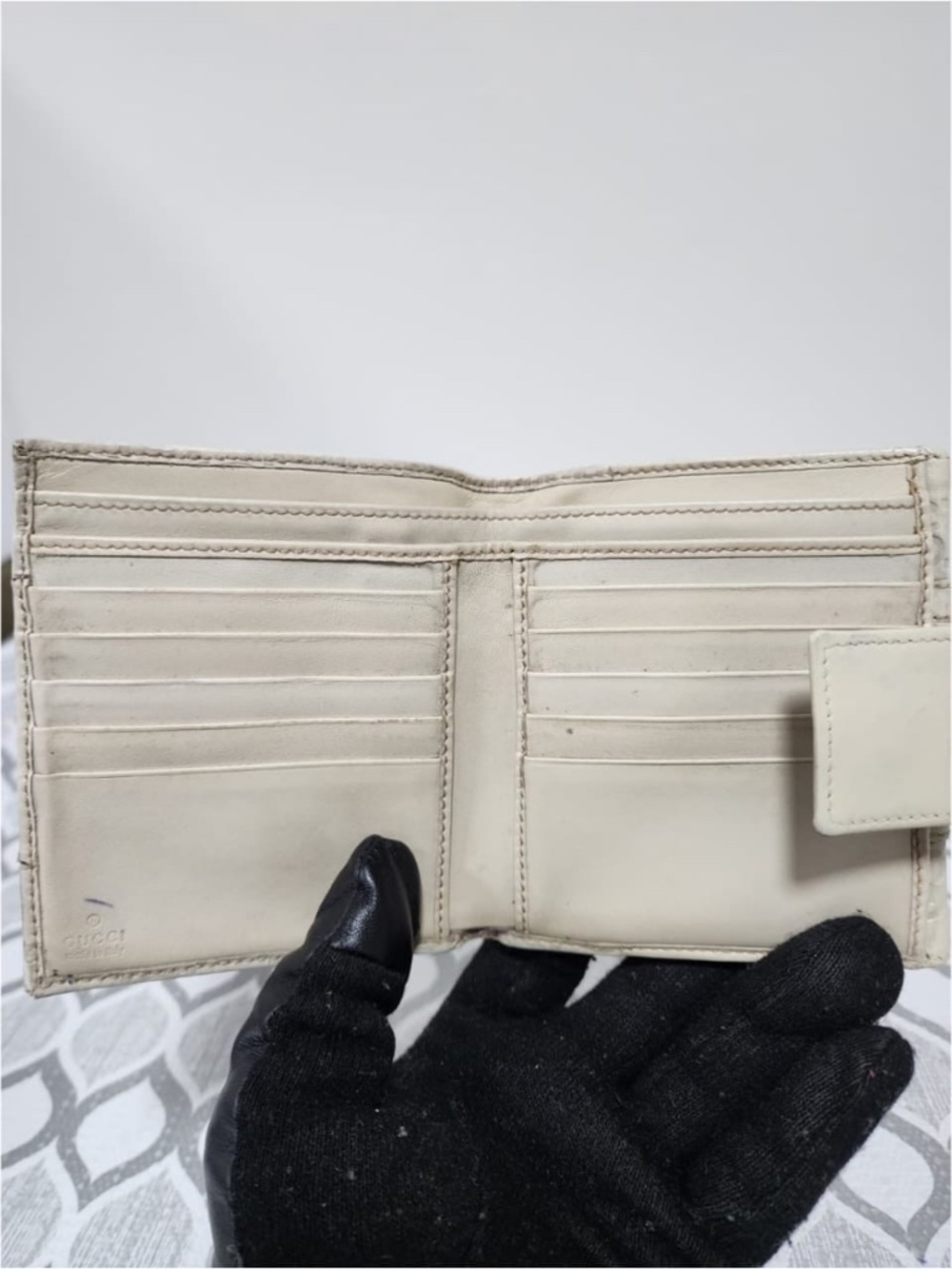 Authentic Gucci Vintage GG Signature Leather Compact Wallet Cream/Brown - Picture 8 of 15